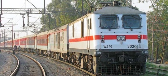 रेल यात्री अब लाइव देख सकेंगे, कैसे बनता है आईआरसीटीसी के किचन में खाना