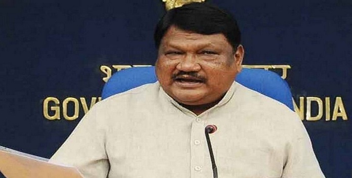 केंद्रीय मंत्री ओराम ने जनजातीय सम्मेलन में दी सीख- माल्या की तरह स्मार्ट बनो