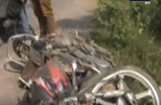 तेज रफ़्तार बस की चपेट में आने से दो भाइयों की मौत ,चलती बाइक से कर रहे थे फेसबुक लाइव