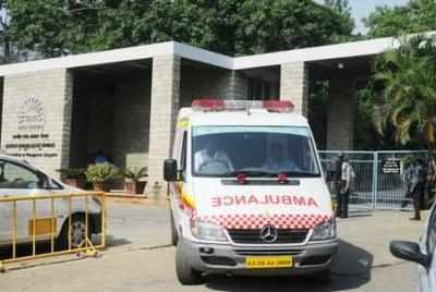 एंबुलेंस चालक की लापरवाही, प्रसव के बाद महिला और नवजात को तेज बारिश के बीच जंगल में छोड़ा