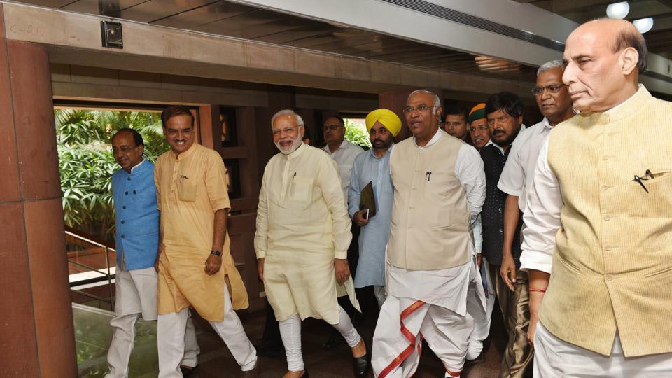 संसद का मॉनसून सत्र शुरू, विपक्ष का पहला अविश्वास प्रस्ताव स्वीकार