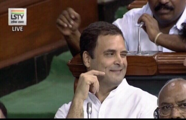 संसद के दिलचस्प नजारे, भाषण के बाद मोदी से गले मिले राहुल, फिर सीट पर बैठते ही मारी आंख