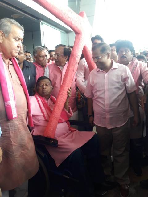 52 दिन बाद रायपुर लौटे जोगी, पार्टी कार्यकर्ताओं ने एयरपोर्ट पर किया भव्य स्वागत, देखें वीडियो