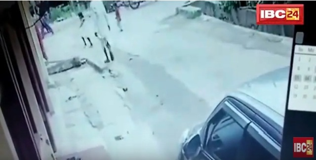 जाको राखे साइयां मार सके न कोय, 3 साल की बच्ची के ऊपर से निकली कार फिर भी सुरक्षित, देखिए वीडियो