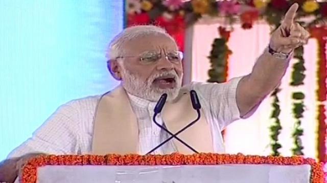 शाहजहांपुर में बोले मोदी- जितना ज्यादा दल-दल, उतना खिलता है कमल