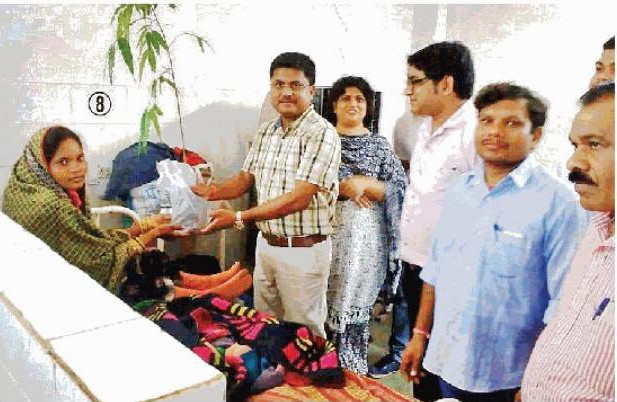 कलेक्टर की नई पहल प्रसूता को उपहार में देंगे पौधे