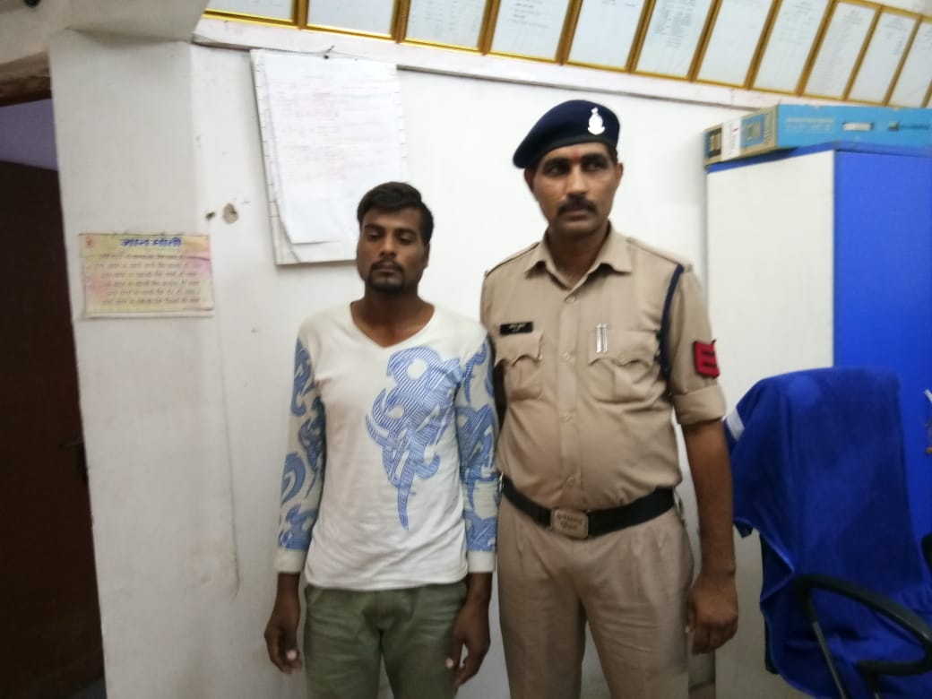 रॉन्ग नंबर से बात और वाट्सएप से मिले, छात्रा को फंसाने वाला सिहोर से धरा गया