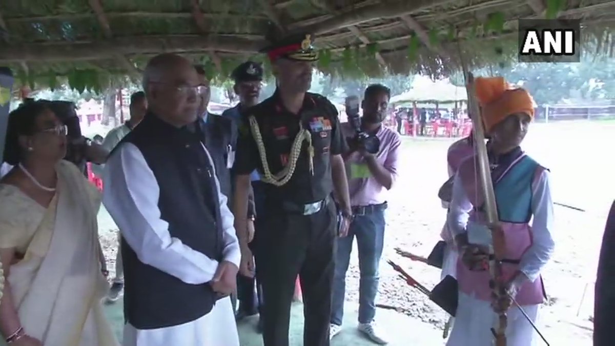 राष्ट्रपति ने पत्नी के साथ किए मां दंतेश्वरी के दर्शन, आदिवासी बच्चों के साथ किया भोजन