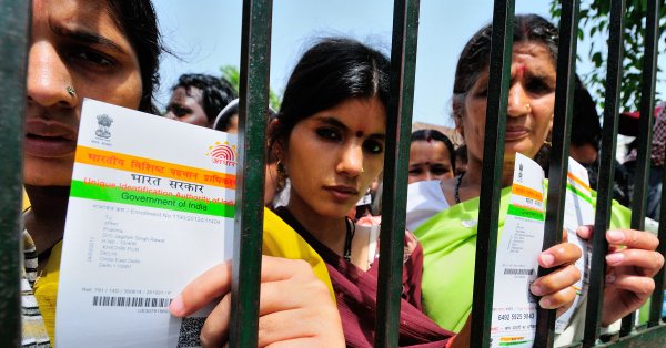 ट्राई के चेयरमैन का आधार चैलेंज ,सामने आई पर्सनल जानकारी