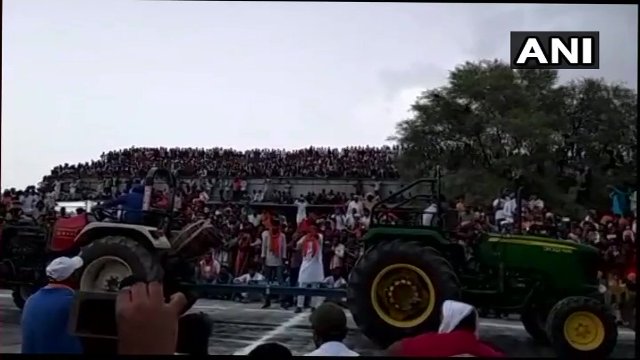 राजस्थान, ट्रैक्टर रेस के दौरान टिन शेड गिरा, 17 से ज्यादा घायल, देखिए वीडियो