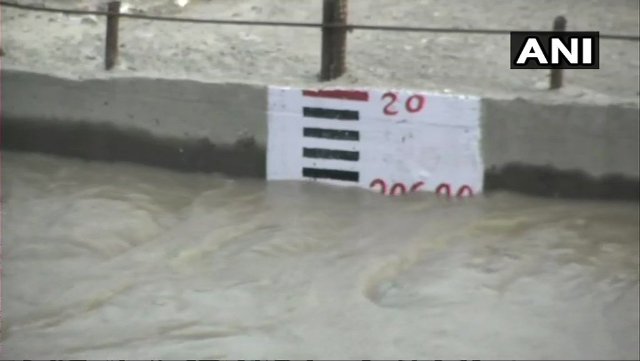 दिल्ली में यमुना का जलस्तर पिछले 5 साल में सबसे ज्यादा, कई इलाके पानी-पानी, 10,000 परिवार शिफ्ट