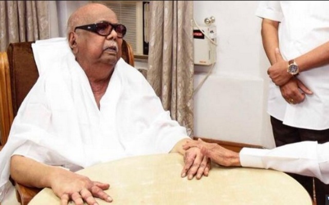 राहुल गांधी मिले अस्पताल में भर्ती करूणानिधि से, कहा- वे मजबूत शख्सियत हैं