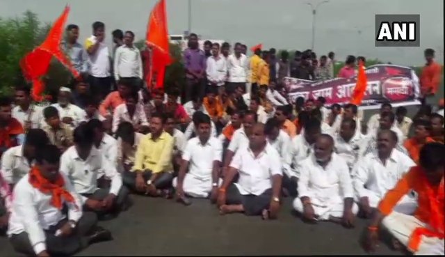 महाराष्ट्र में और भड़का मराठा आरक्षण आंदोलन, मुंबई में जेल भरो अभियान