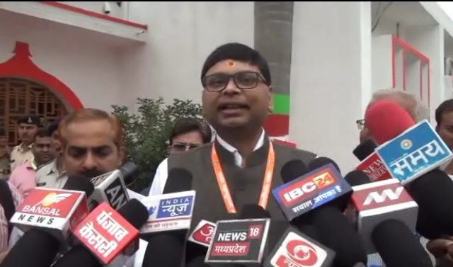 बीजेपी नेता के बिगड़े बोल, कहा- ‘…अन्यथा बलात्कार तो कांग्रेसी भी किया करते थे’