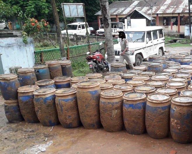 तीन हजार किलो से ज्यादा गांजा जब्त, जमीन के भीतर गड़ा था 85 ड्रम गांजा