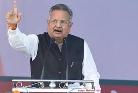 भरे मंच में रमन ने सिखाया महिला को सेल्फी क्लिक करना