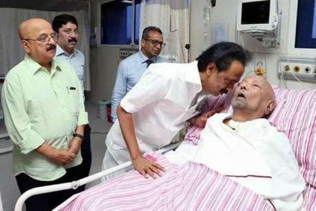 करुणानिधि की हालत नाजुक, अस्पताल के बाहर उमड़े समर्थक