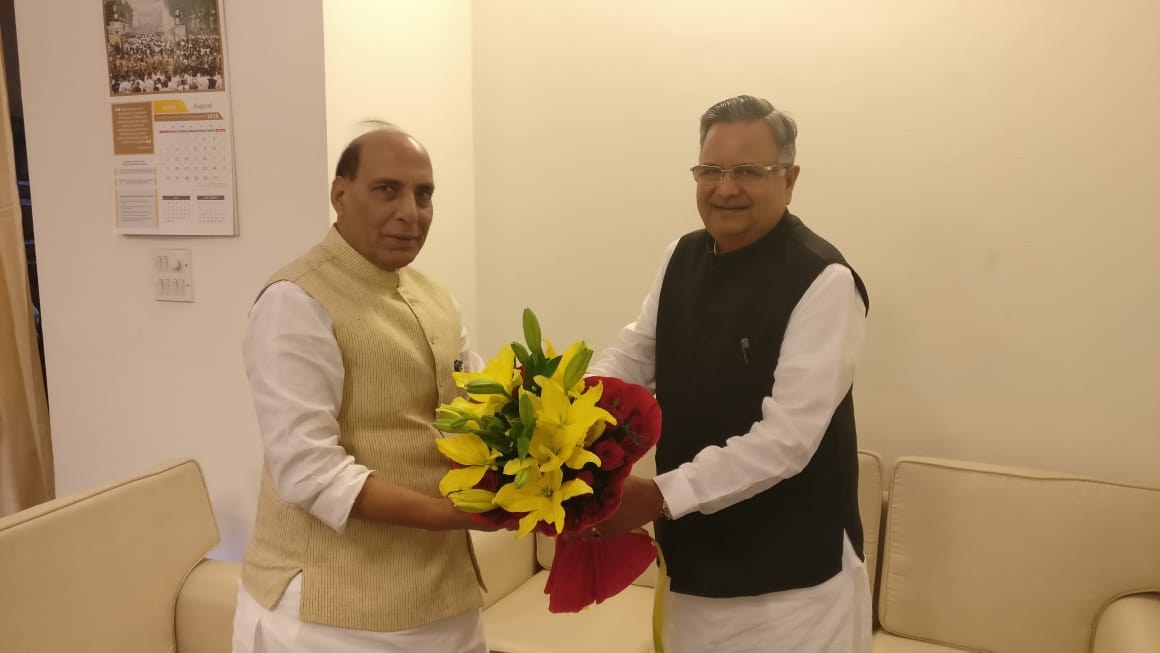 राजनाथ सिंह से मिले रमन ,नक्सल ऑपरेशन की दी जानकारी