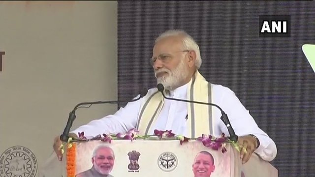 वाराणसी पहुंचे मोदी ने जनता को दिया कामकाज का हिसाब, पिछली सरकारों पर इस तरह बोला हमला