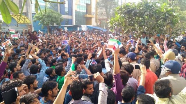 सीधी के बाद उज्जैन में शिवराज के काफिले पर पथराव, जमकर विरोध प्रदर्शन