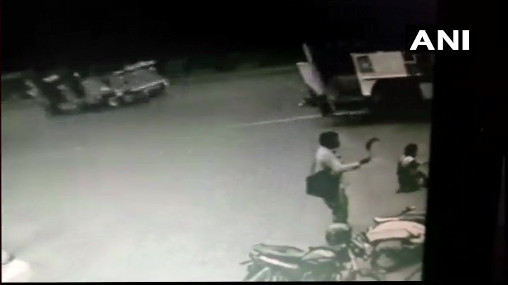 दलित युवक से शादी, पिता ने उपहार  देने बुलाकर किया जानलेवा हमला