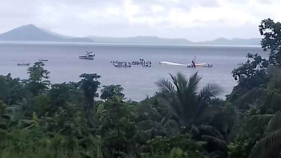 लैंडिंग के वक्त समुद्र में जा गिरा प्लेन ,विमान में मौजूद सभी यात्री सुरक्षित