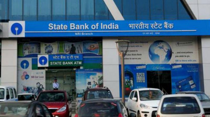 SBI ने ग्राहकों को दिया बड़ा झटका,  आधी हुई ATM से पैसा निकालने की लिमिट