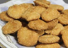 क्रिस्पी मिल्क मठरी रेसिपी