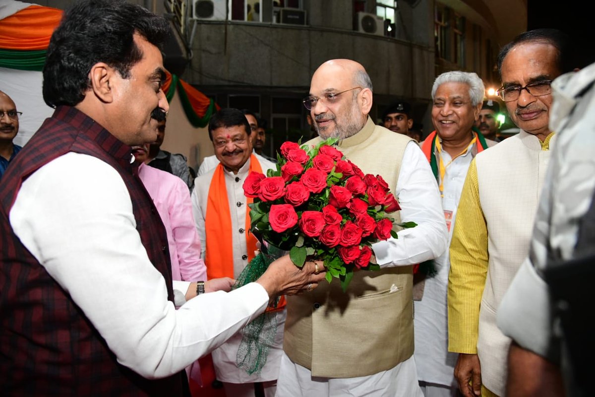 अमित शाह अचानक पहुंचे संघ कार्यालय,चुनाव पर हुई चर्चा