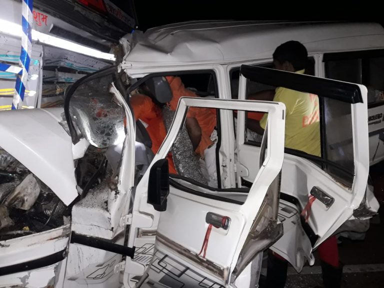 सड़क हादसे में 10 श्रदालुओं की मौत, देवी दर्शन करके लौट रहे थे, ट्रक से भिड़ंत
