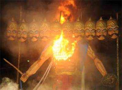 WRS कॉलोनी में दशहरे से पहले ही जला रावण,शॉर्ट सर्किट से लगी आग,बाल-बाल बची जान
