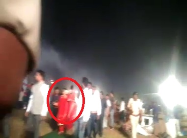 रावण दहन के दौरान चिंगारी की चपेट में आए ओपी चौधरी,मंत्री प्रेम प्रकाश पांडेय की बेटी भी झुलसी