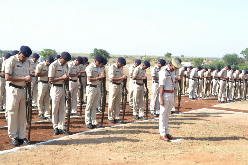 नक्सली हमले के शहीदों को श्रद्धांजलि, पार्थिव शरीर गृह ग्राम रवाना