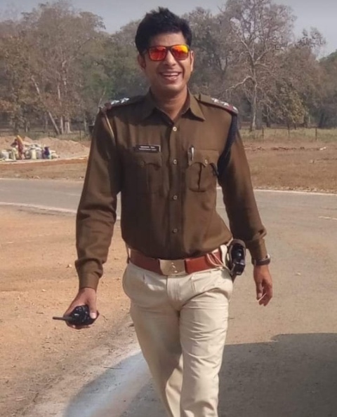 पुलिस-नक्सल मुठभेड़ में दो जवान शहीद, फायरिंग में कैमरामैन की मौत