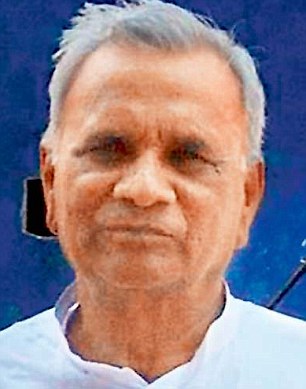 यूपी के दर्जा प्राप्त मंत्री पर बूथ कैपचरिंग का आरोप, कैमरे में कैद