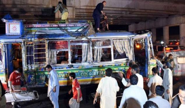 पाकिस्तान के यात्री बस में विस्फोट, 11 लोगों की मौत