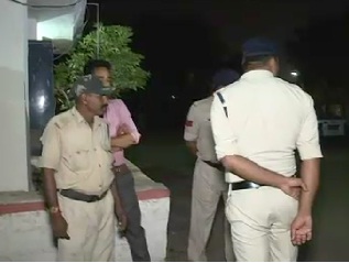 छात्रा के अपहरण की कोशिश करने का आरोपी ऑटो चालक फरार