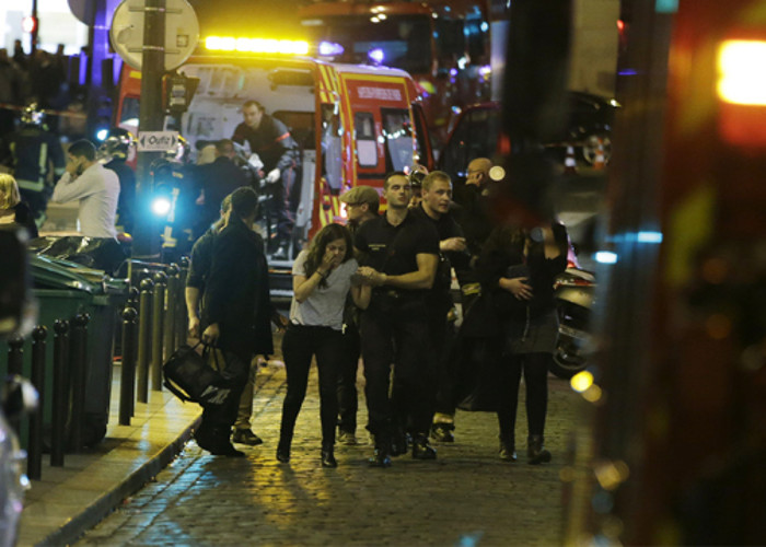 7 आंतकी धमाकों से फिर दहला पेरिस