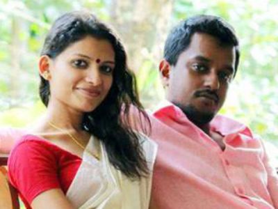 ‘किस ऑफ लव” कैंपेन के आयोजक दंपति पर सेक्स रैकेट चलाने का आरोप, गिरफ्तार