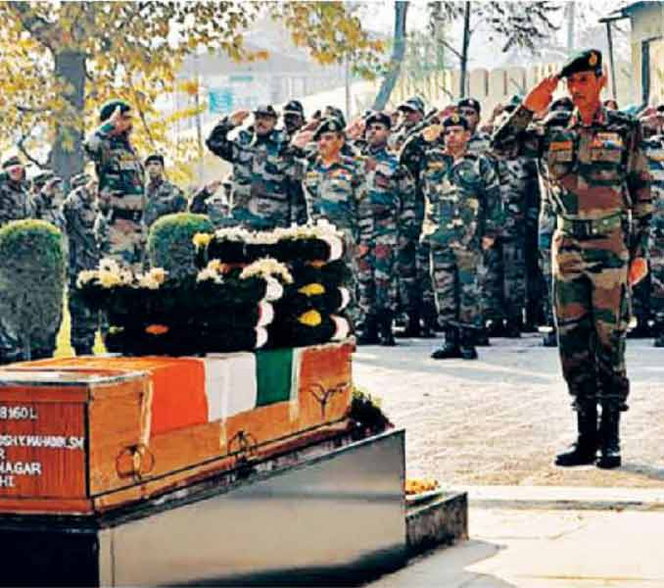 सतारा: शहीद कर्नल संतोष महादिक का पूरे सैन्य सम्मान के साथ अंतिम संस्कार