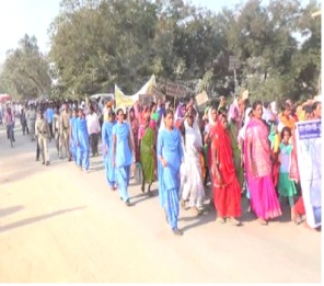 गरियाबंद: पोरेल बांध के निर्माण के लिए किसानों ने निकाली रैली