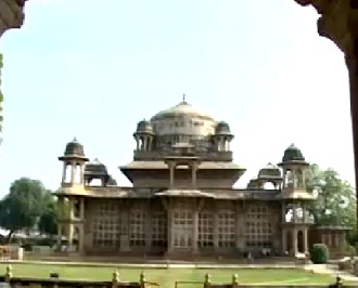 ग्वालियर: तानसेन की समाधि पर लगे इमली के पेड़ की ‘जादुई’ दास्तां