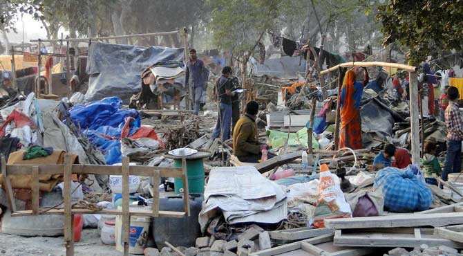 शकूर बस्ती मामला: रात की ठिठुरन में एक नई जिंदगी का जन्म