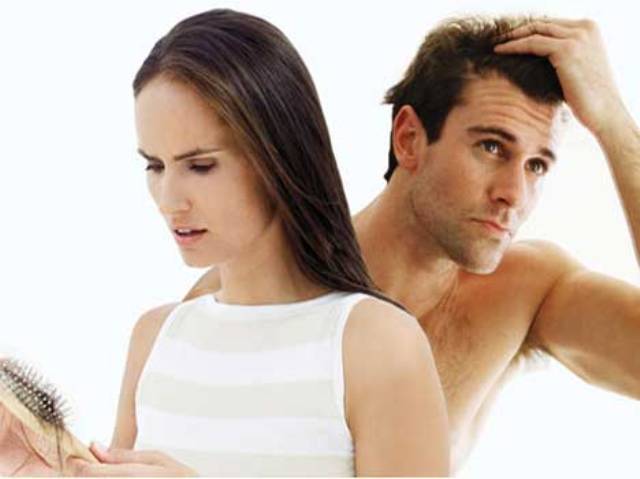 गिरते बालों से ऐसे पाएं निजात