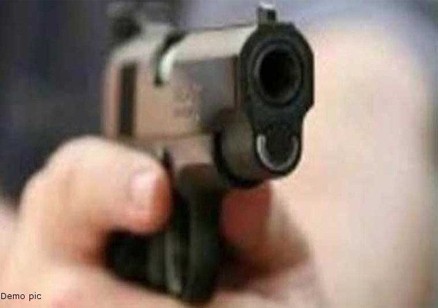 छतरपुरः बदमाशों ने पुलिस आरक्षक को गोली मारी