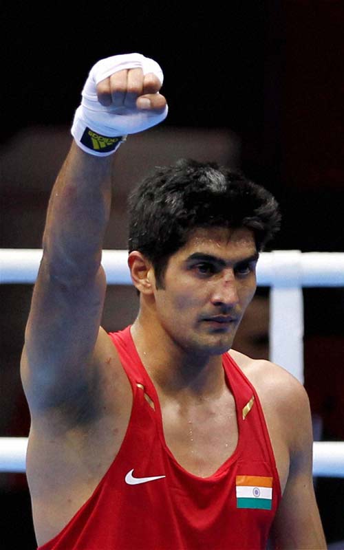 विजेंदर सिंह ने जीत की हैट्रिक बनाई, तीसरे मुकाबले में यूसीनोव ढेर