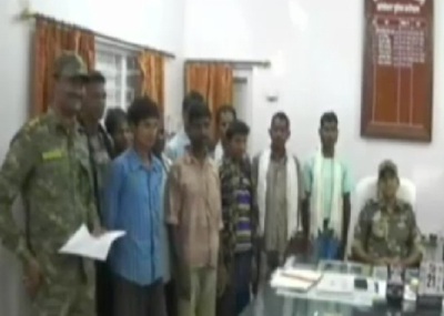 नारायणपुर में पुलिस- नक्सली में मुठभेड़, दोरनपाल से 15 नक्सली गिरफ्तार