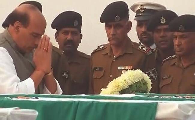 BSF के चार्टर्ड प्लेन क्रैश में मारे गए जवानों को श्रद्धांजलि दी गई