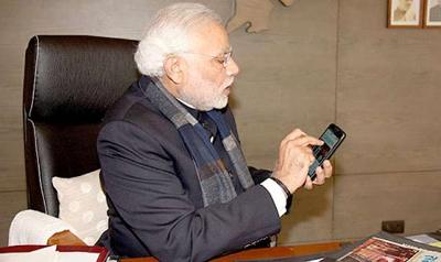 पीएम नरेंद्र मोदी खुद हैंडल करते हैं फेसबुक-ट्विटर अकाउंट, RTI से खुलासा