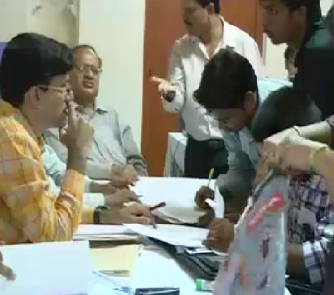 व्यापम केस: CBI ने गांधी मेडिकल कॉलेज के डीन सहित 9 डॉक्टरों से पूछताछ की